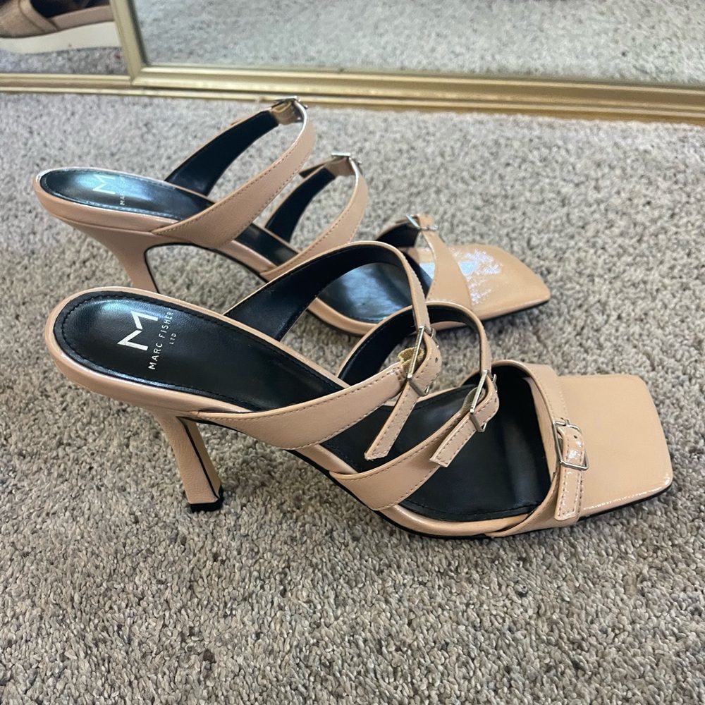 Mark Fisher heels 9 1/2. Runs small. I wear at 8 1/2 fits me.